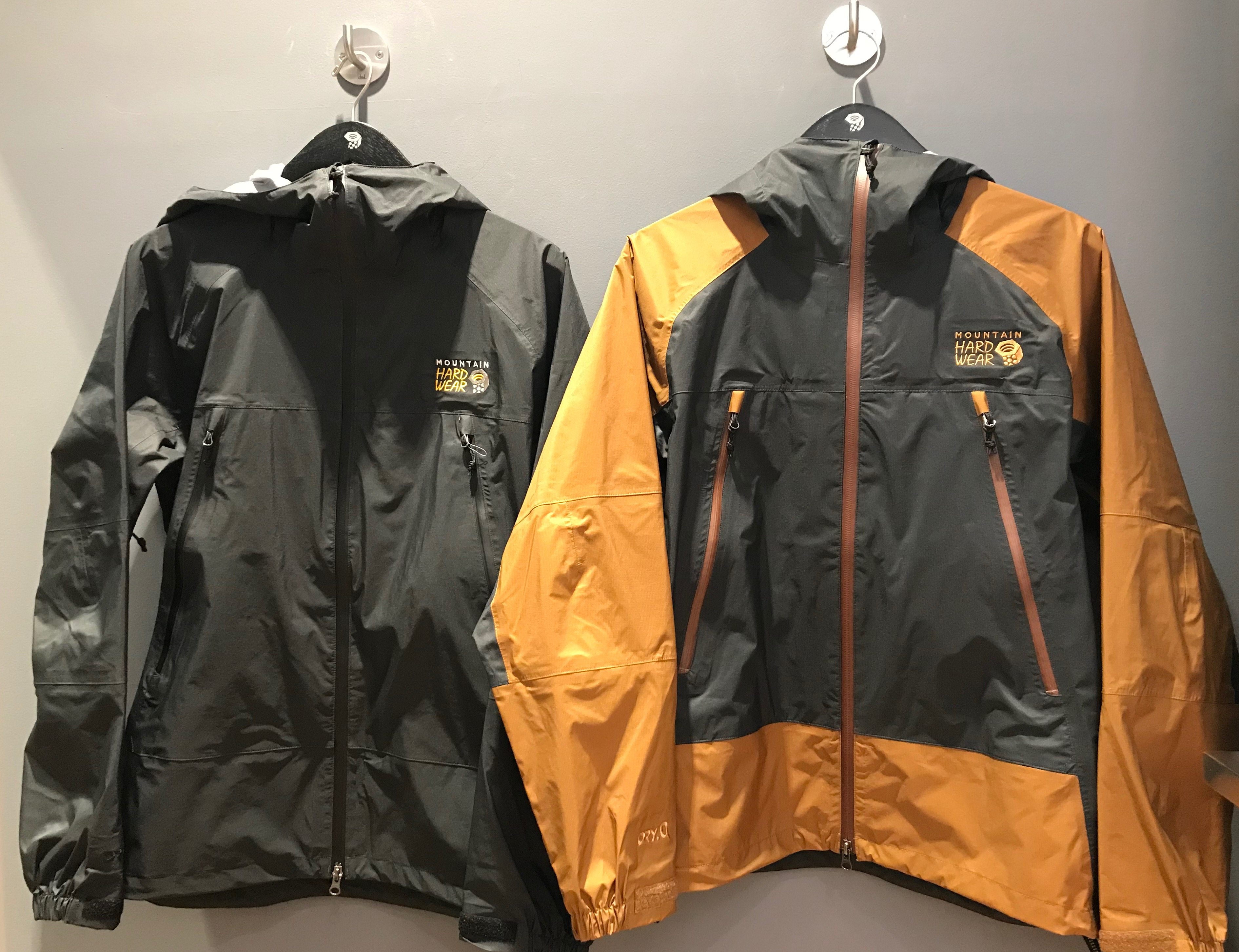 人気防水ジャケットのNEWカラー入荷しました❗️