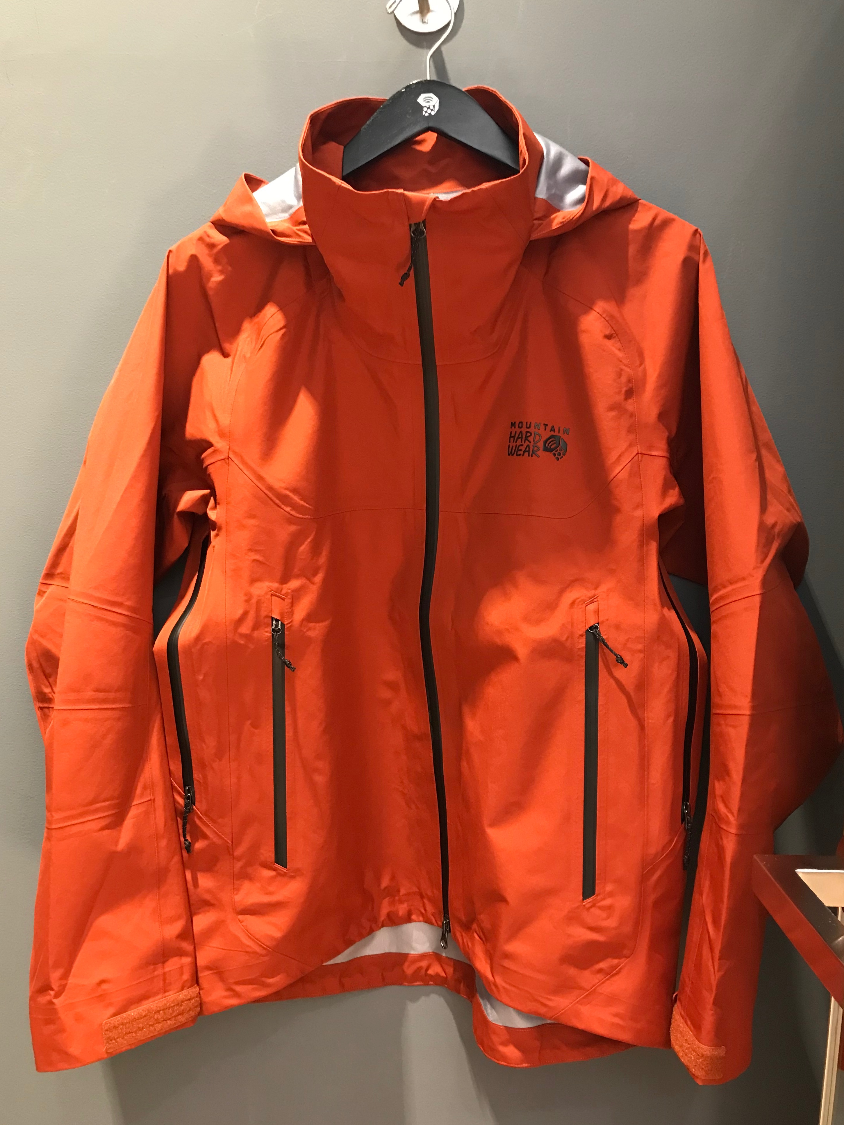 ゴアテックスを採用した防水ジャケット✨