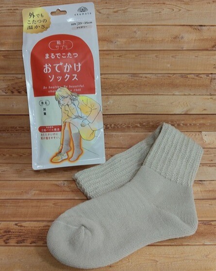 外でもこたつのあたたかさ  まるでこたつ　おでかけソックス