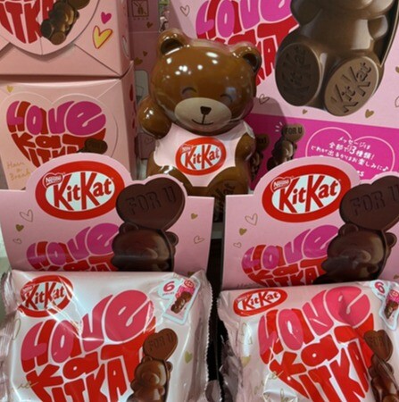 可愛いクマの形をした特別な「キットカット」ハートフルベアー