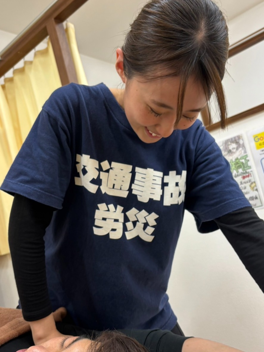 猫背矯正でスッキリ姿勢！