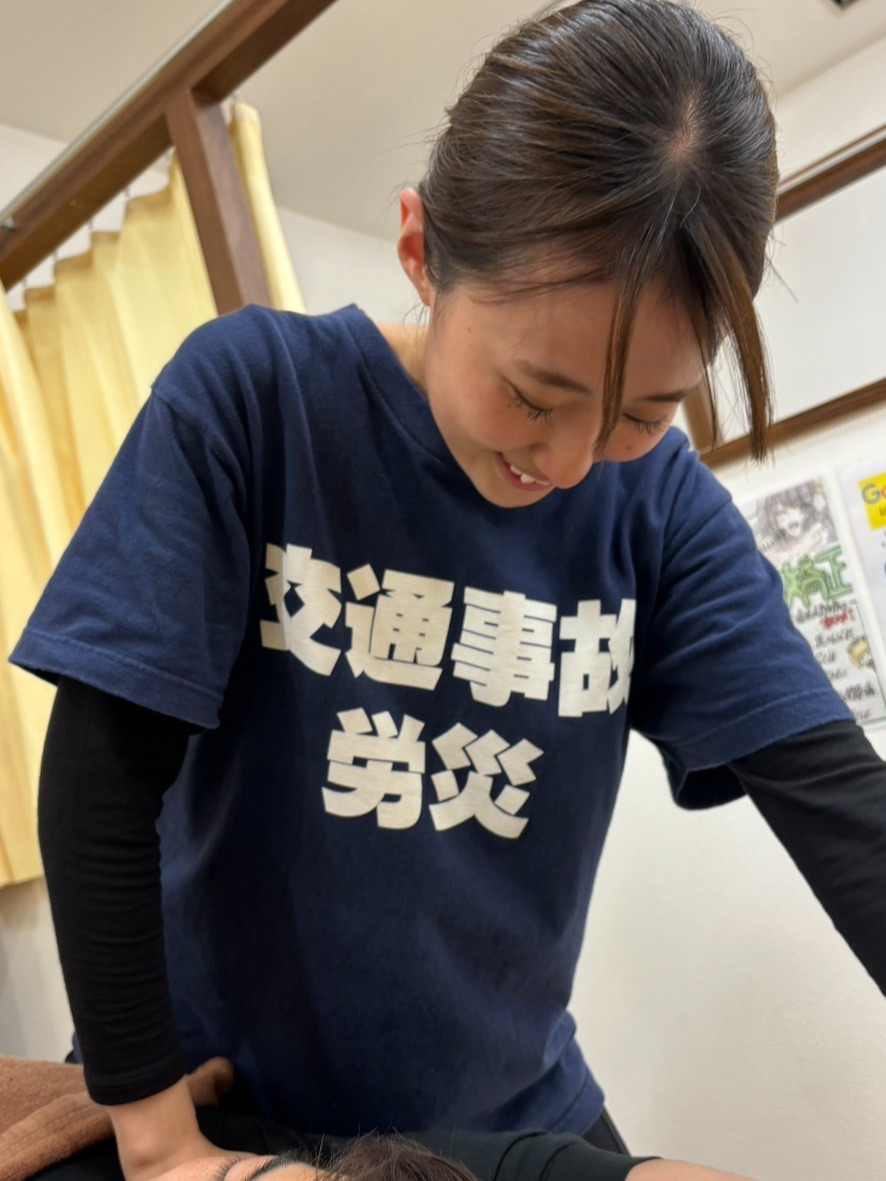 猫背矯正でいい姿勢！！