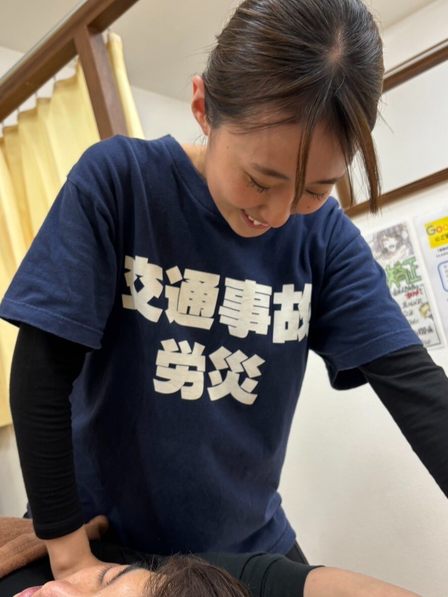 猫背矯正でスッキリ姿勢！！