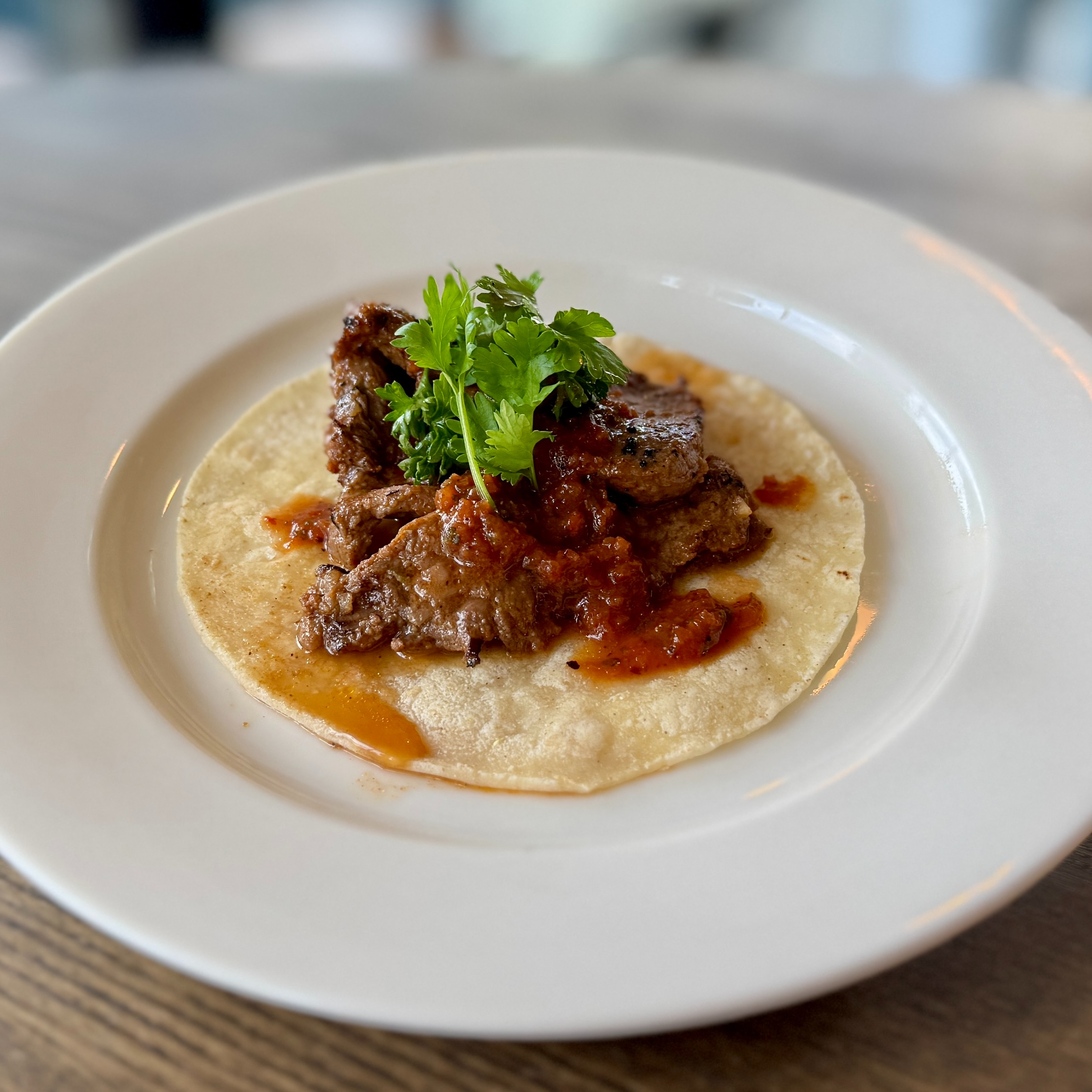 🌮🔥 ディナー限定!マーケット特製「カルネ・アサーダ・タコス」登場!🥩✨