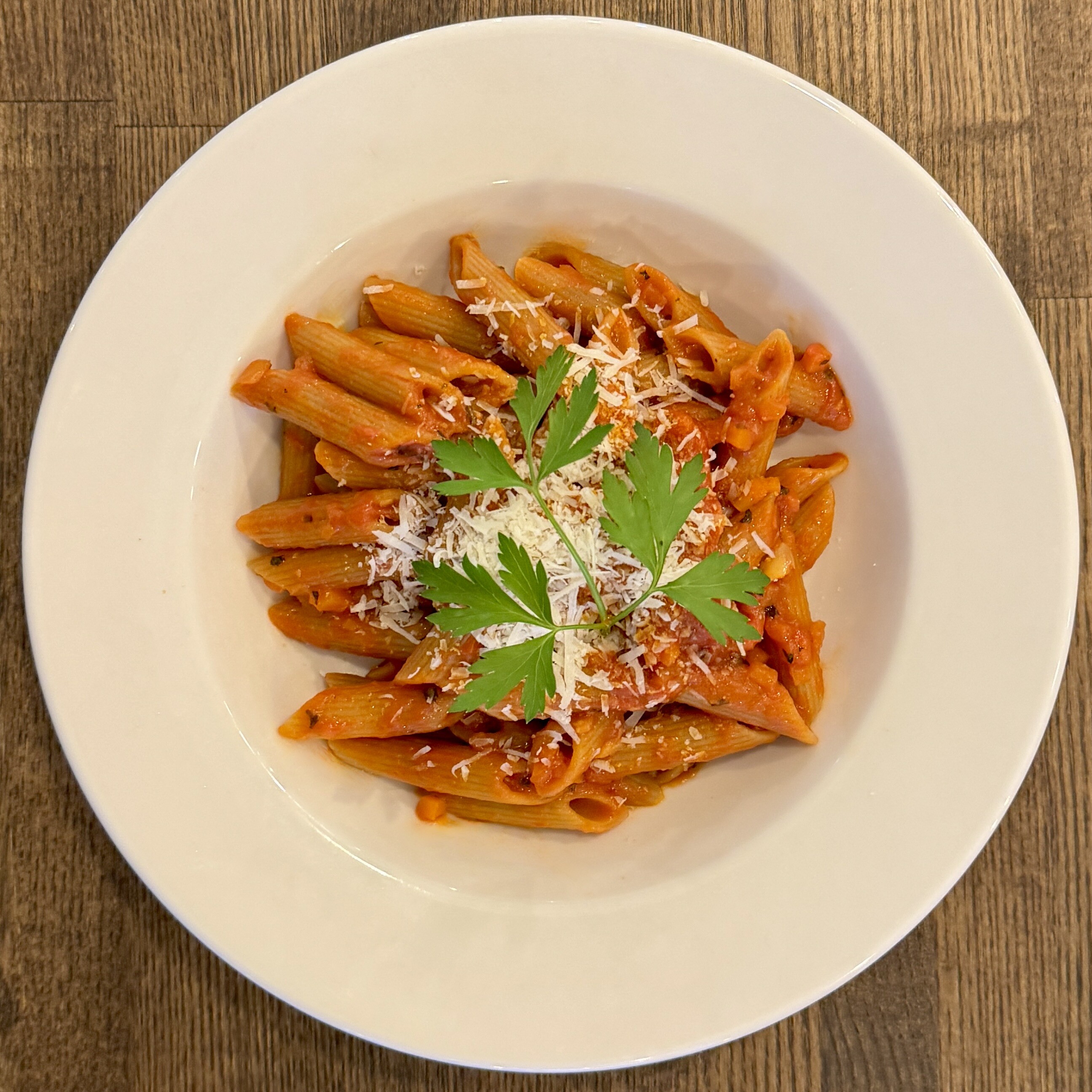 🍝 新メニュー登場：自家製トマトバジルソースのクラシックペンネ（植物由来）– ¥1,100（税込）🍝 New on the Menu: Classic Penne with House-Made Tomato Basil Sauce (Plant-Based) – ¥1,100 (tax included)