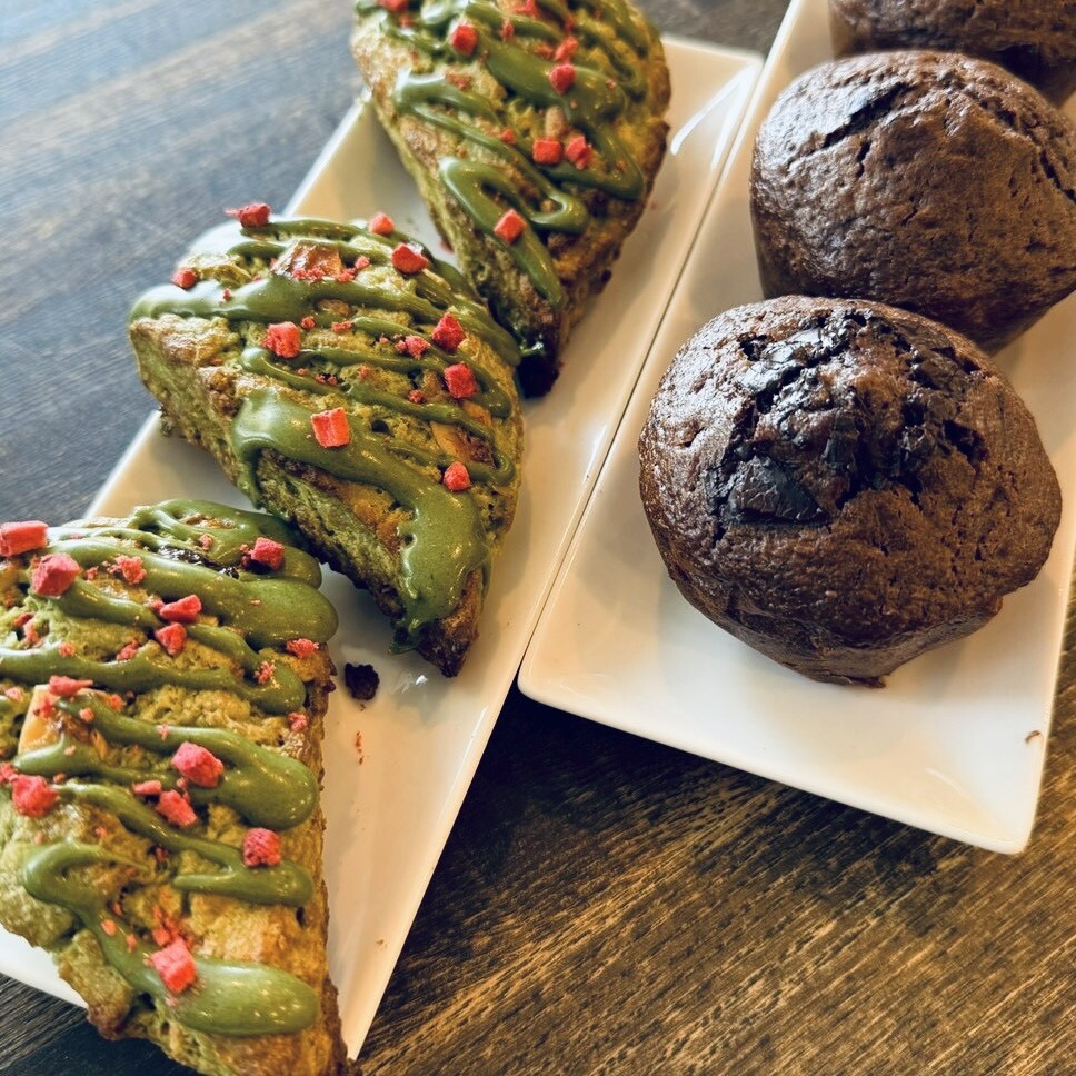 💚🍫 期間限定スイーツ登場！ 🍫💚 抹茶スコーン＆ダブルチョコレートマフィン 2月2日（月）スタート〜2月14日（金）バレンタインまで！