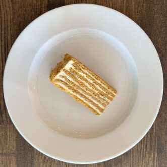 🍯 恋するスイーツ、メドヴィク登場！グルテンフリーで夢のようなはちみつケーキ🍰
