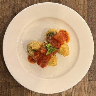 🌶️とろけるチーズ×ピリ辛の最強コンボ！Marketのディナーメニューに「ハラペーニョポッパー（グルテンフリー）」登場🔥✨