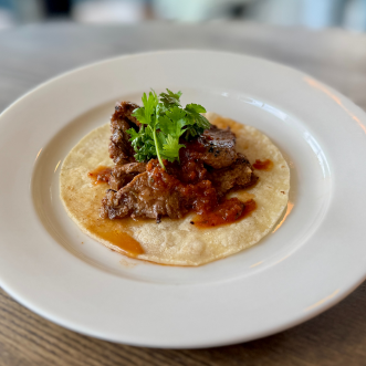 🌮🔥 ディナー限定!マーケット特製「カルネ・アサーダ・タコス」登場!🥩✨